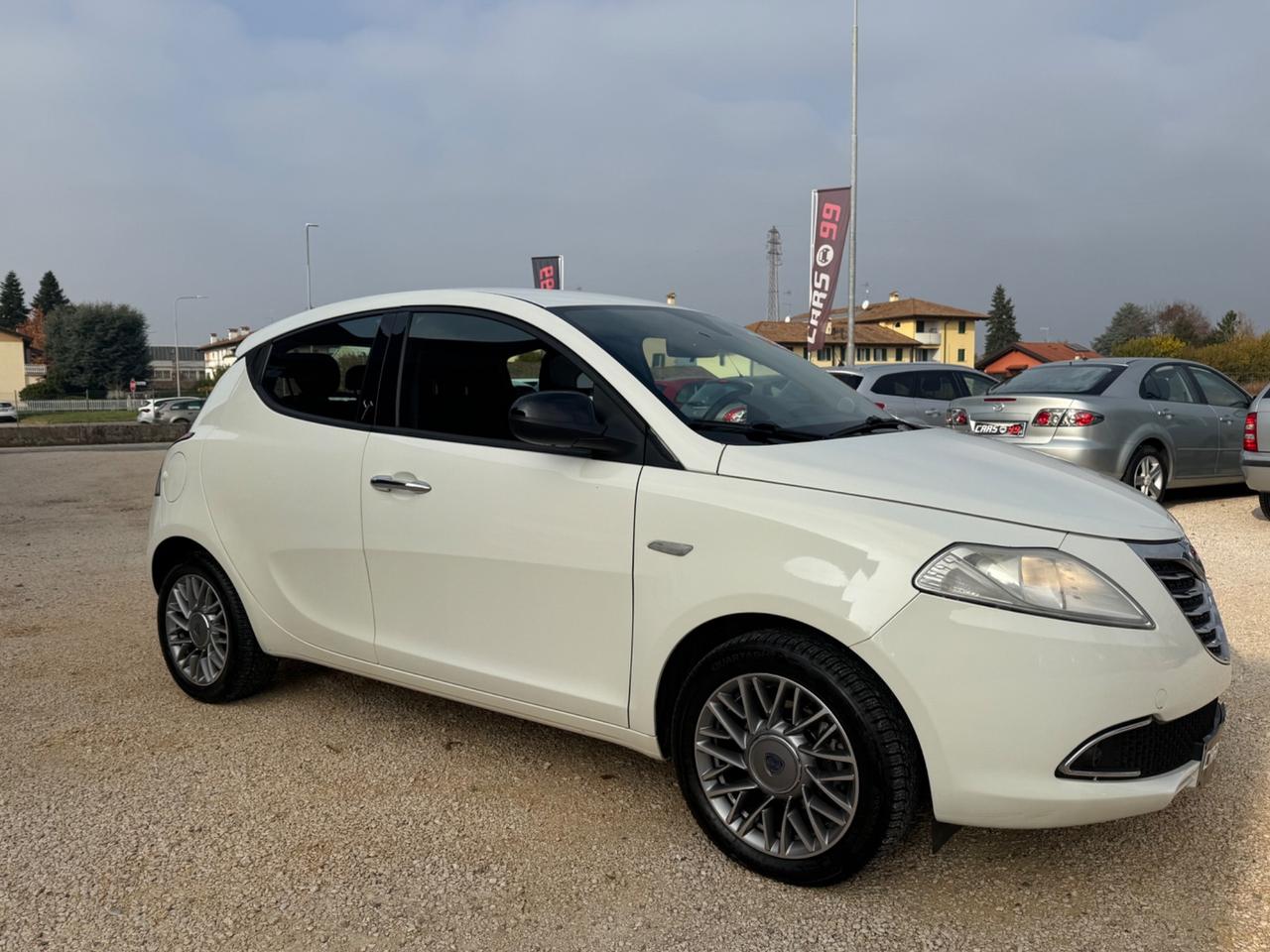Lancia Ypsilon 1.2 69 CV 5 porte GPL Ecochic Platinum