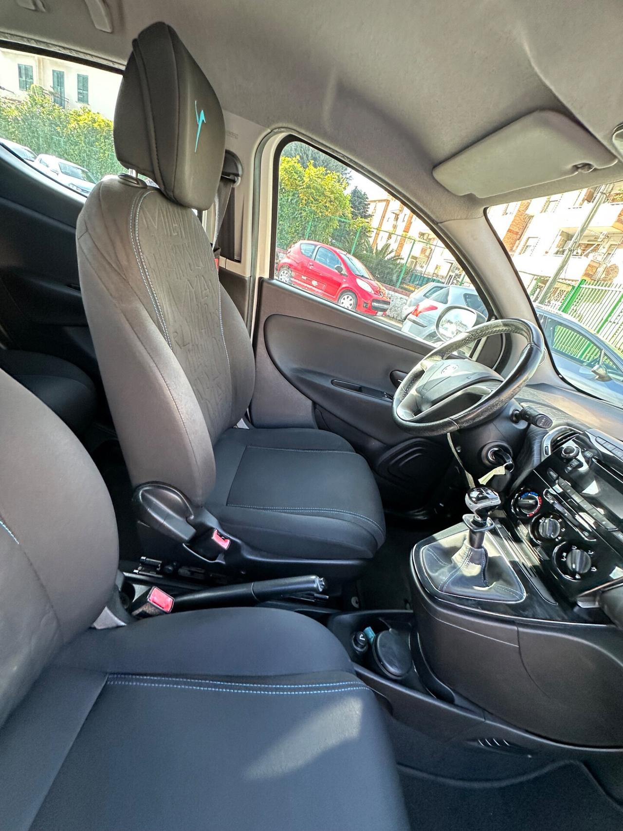 Lancia Ypsilon 0.9 TwinAir 85 CV 5 porte Metano Ecochic Gold