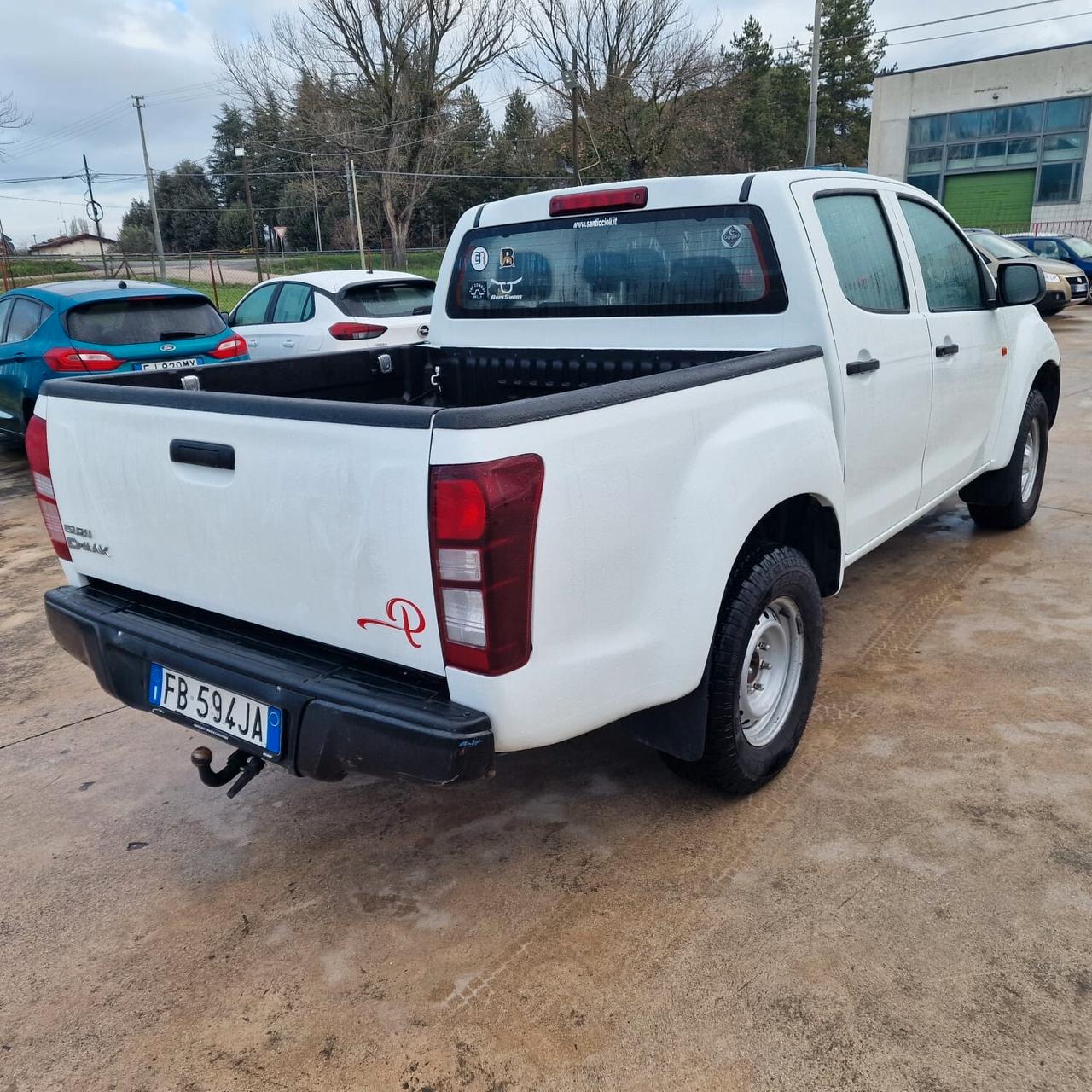 Isuzu D-Max N60 2.5 td crew Satellite 4x4 GANCIO DI TRAINO