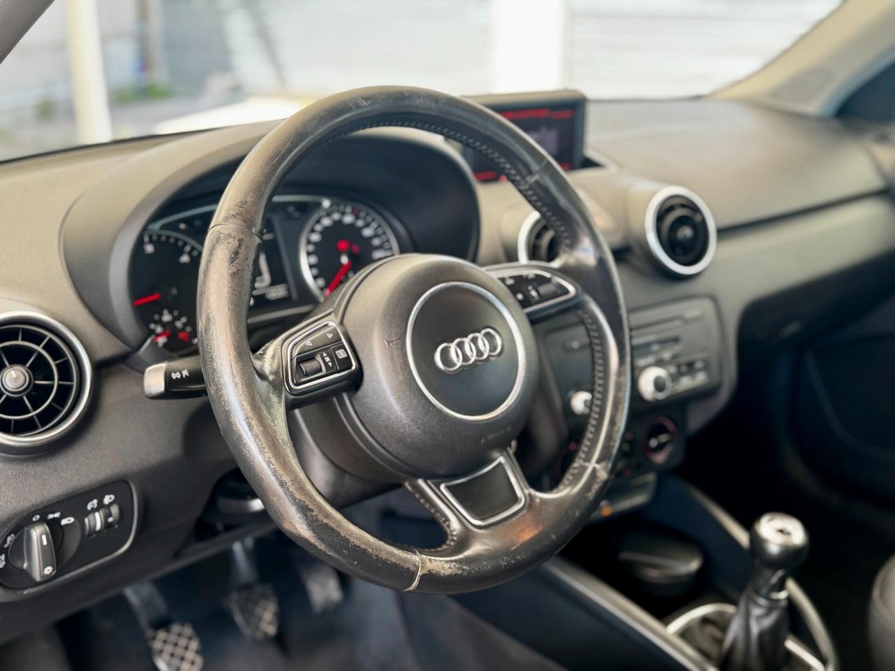 Audi A1 1.6 TDI Attraction 90 cv - 2012