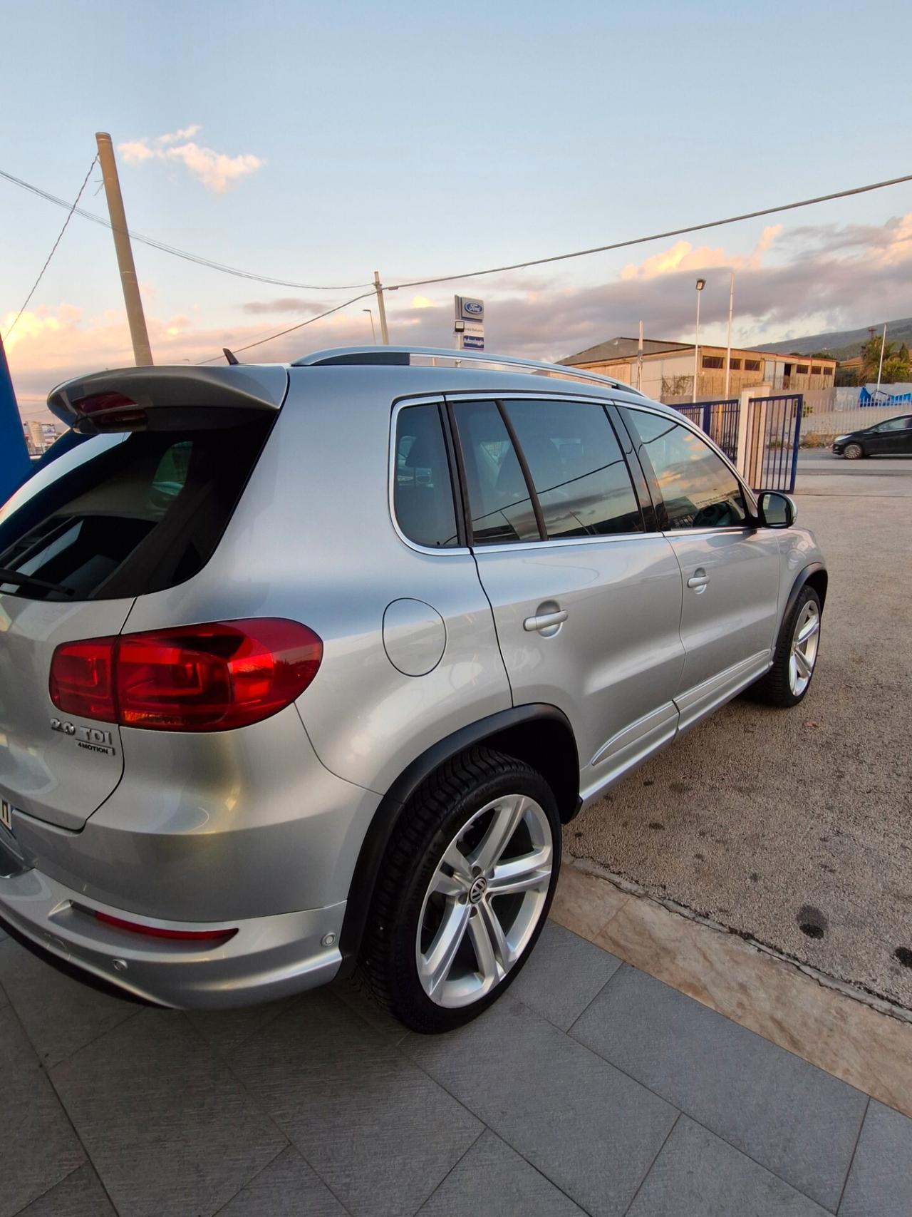 Volkswagen Tiguan 2.0 TDI 140 CV 4MOTION RLine