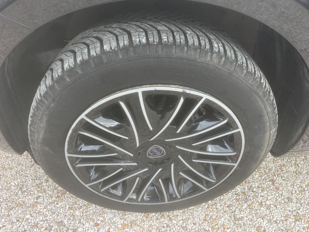 Lancia Ypsilon 1.2 69 CV 5 porte GPL Ecochic Gold