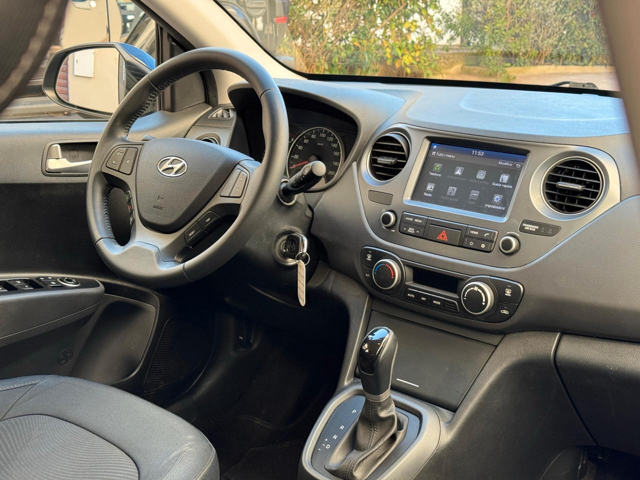 Hyundai i10 1.0 Tech Connect Pack automatica 67 cv