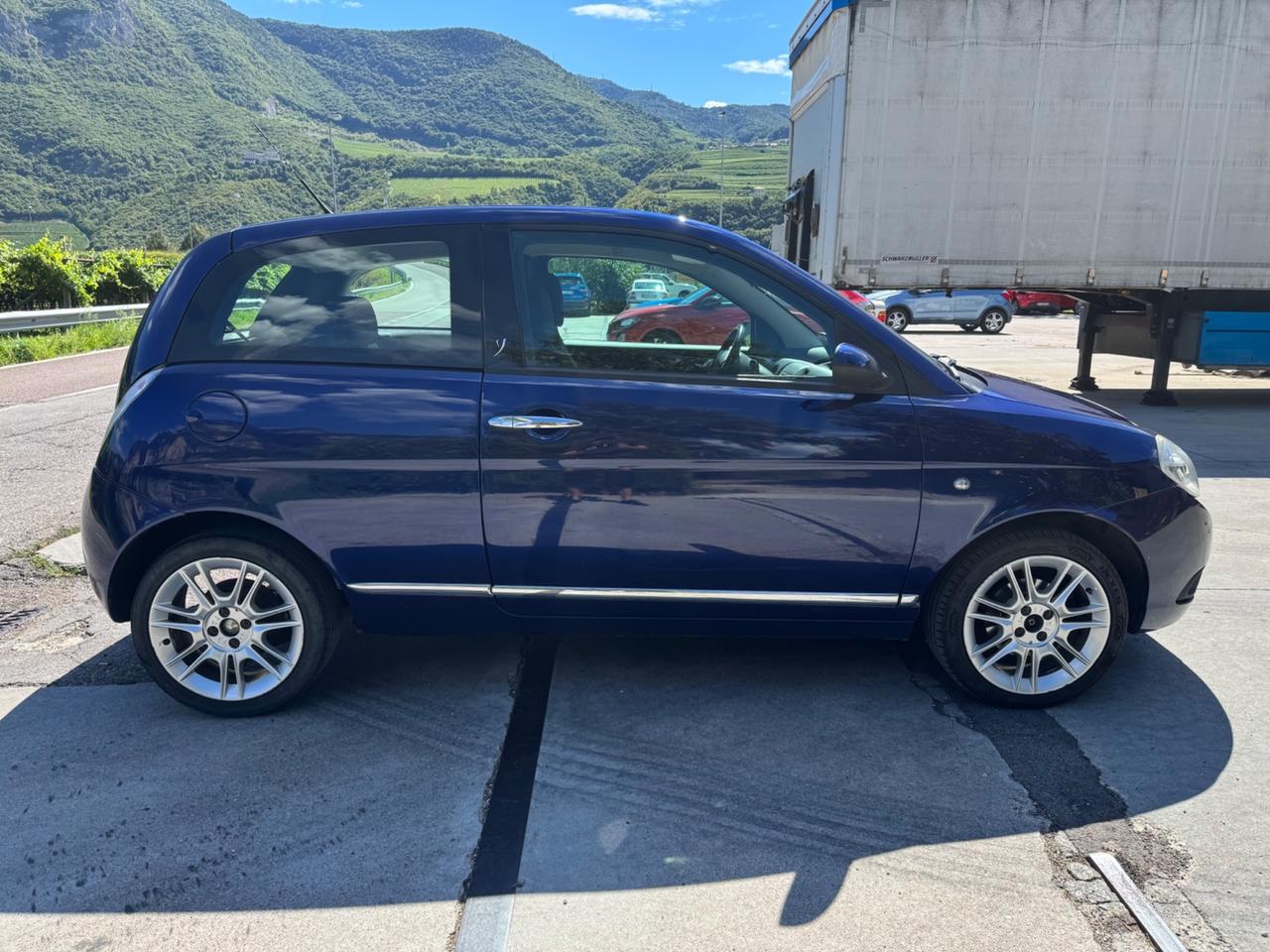 Lancia Ypsilon 1.3 MJT 75 CV PER COMMERCIANTI