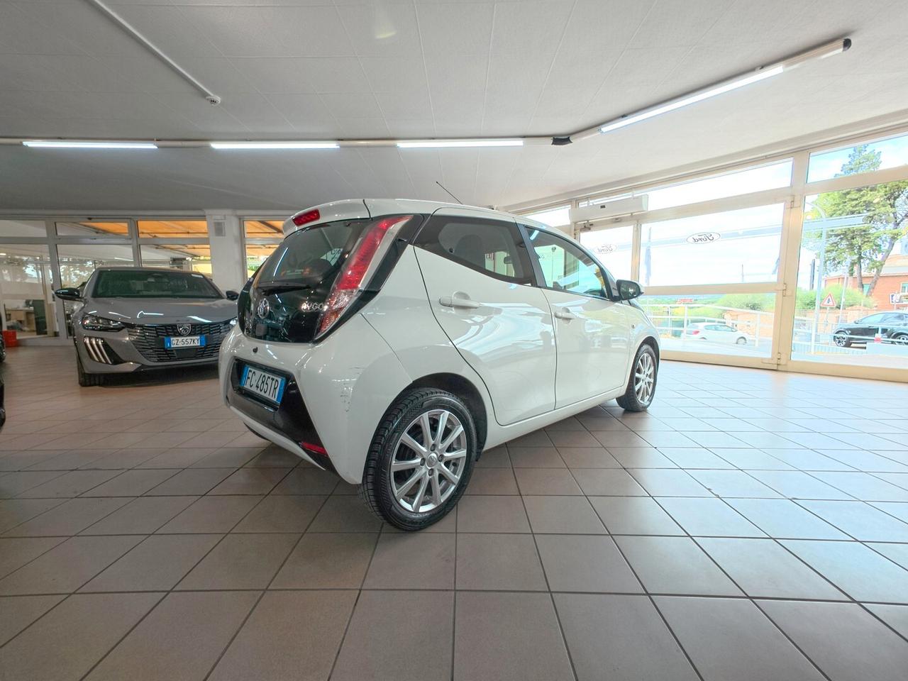 Toyota Aygo 1.0 VVT-i 69 CV 5 porte x-cool