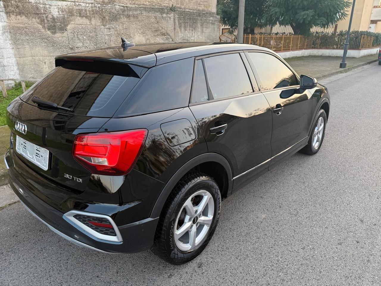 Audi Q2 30 TDI S tronic cockpit navigatore