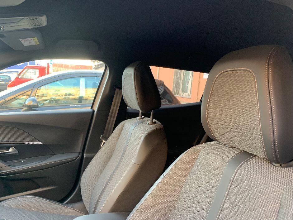 Peugeot 2008 PureTech 100 S&S Allure, SOLO KM 8.800!!!!!!!!!!!!!!