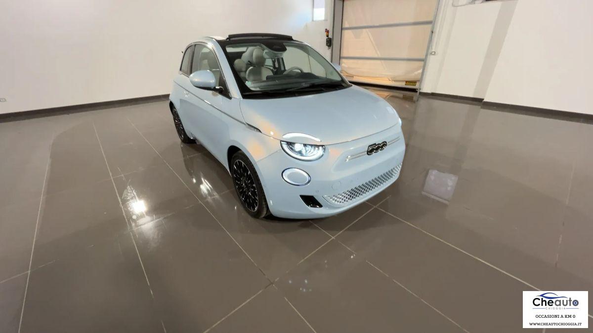 FIAT - 500 E - 500 La Prima Berlina
