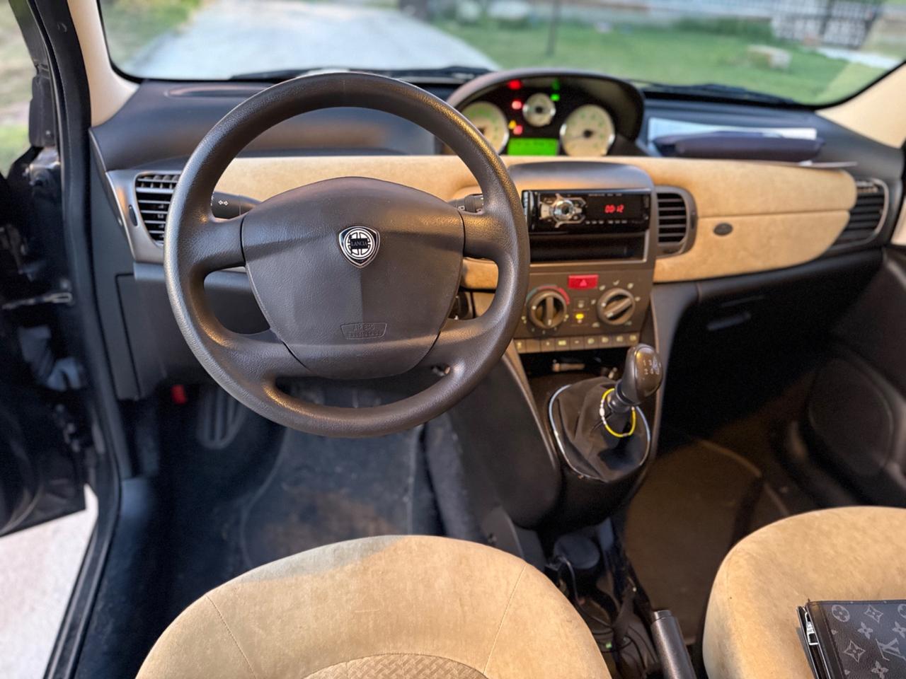 Lancia Ypsilon 1.4 16V Oro