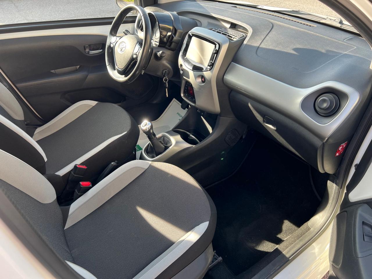 Toyota Aygo 1.0 VVT-i 69 CV 5 porte x-pure / OK NEOPATENTATI