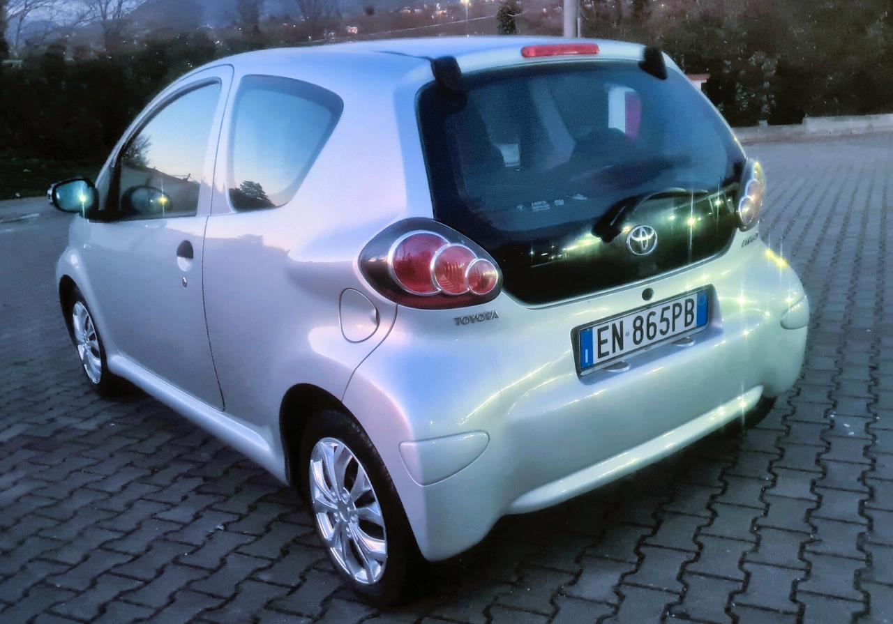 Toyota Aygo 1.0 (UNICOPROPRIETARIO)12V VVT-i 3 porte Now Connect