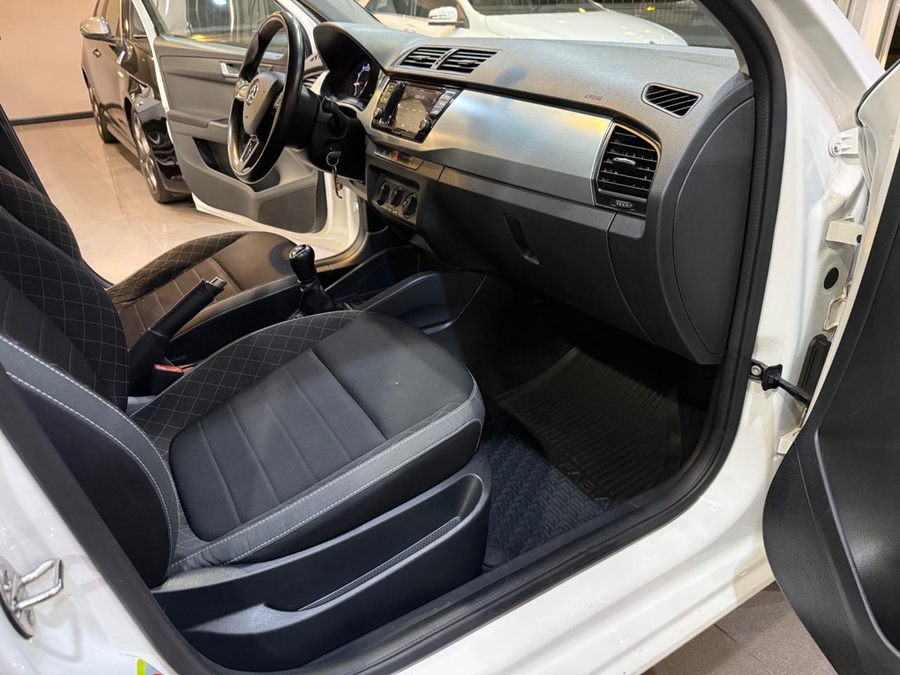 Skoda Fabia Berlina 1.0 mpi Business 75cv NEOPATENTATI !!