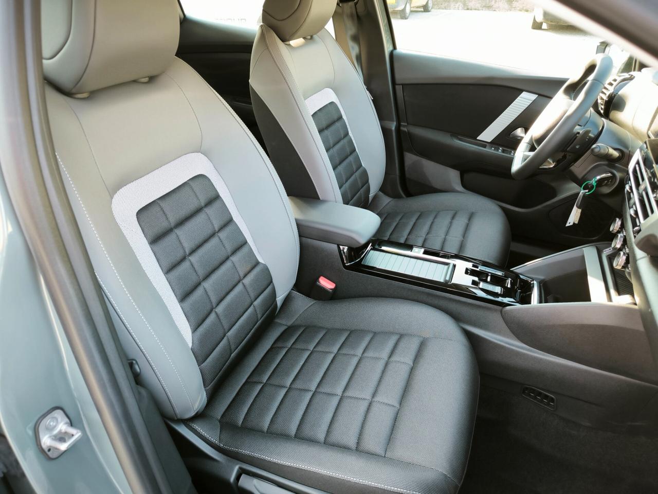 Citroen C4 Hybrid 136 e-DCS6 Plus