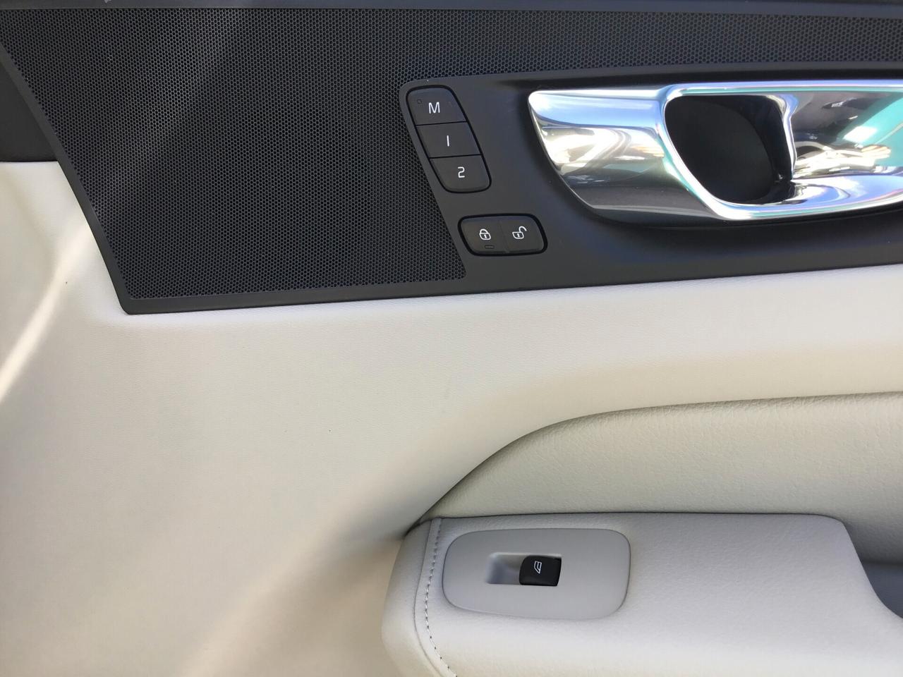Volvo XC60 B4 (d) AWD Geartronic Inscription