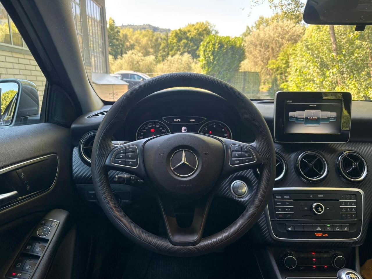 Mercedes-benz GLA 200 180 d Business