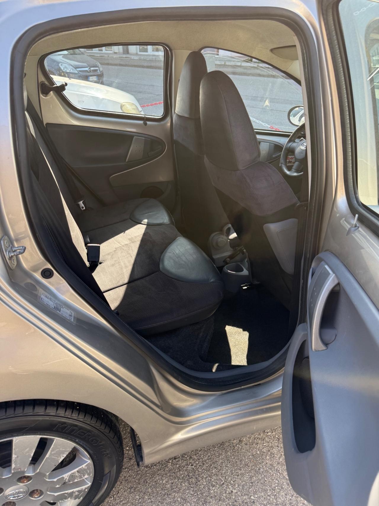 Toyota Aygo 1.0 12V VVT-i 5 porte Sol