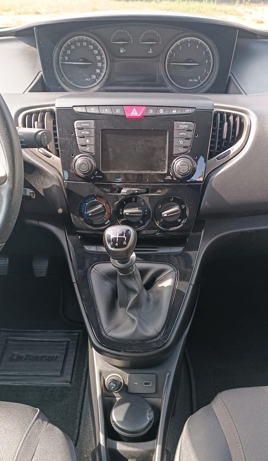 Lancia Ypsilon 1.2 69 CV 5 porte Platinum