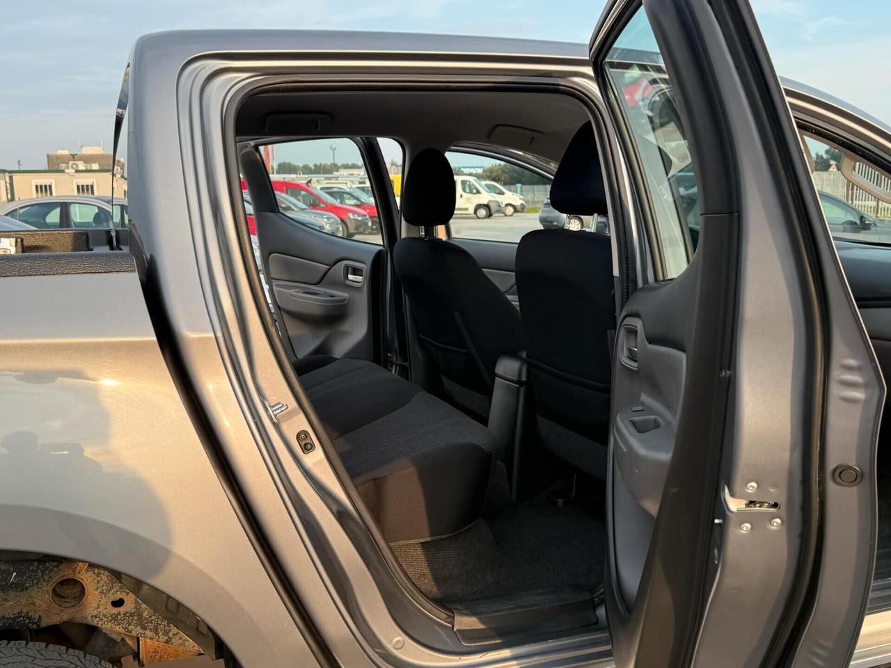 Mitsubishi L200 2.4 DI-D/154CV Club Cab Invite Plus