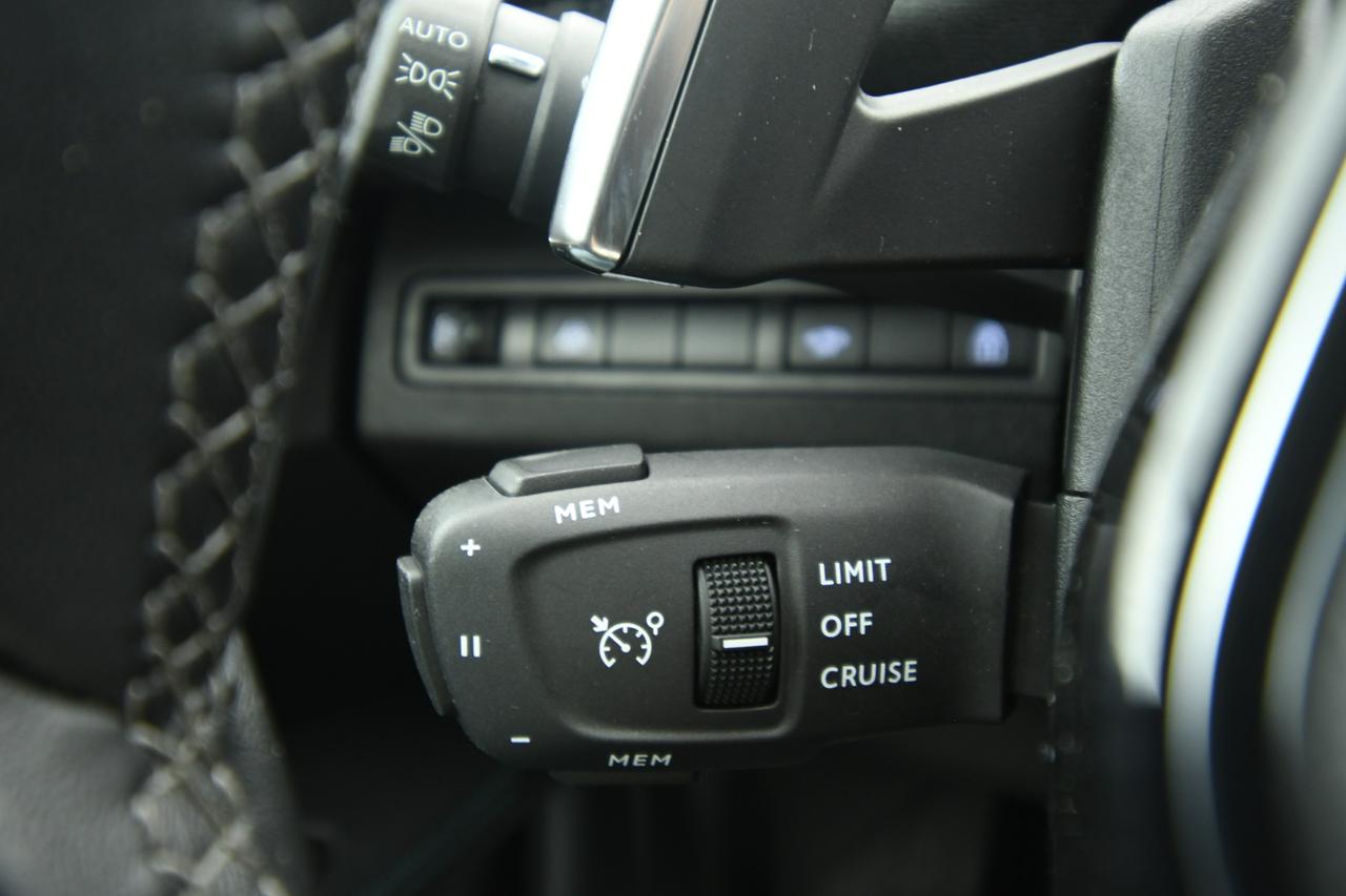 PEUGEOT 3008 1.5 bluehdi Allure s&s 130cv eat8 CAMERA+FULL LED+APP CONNECT