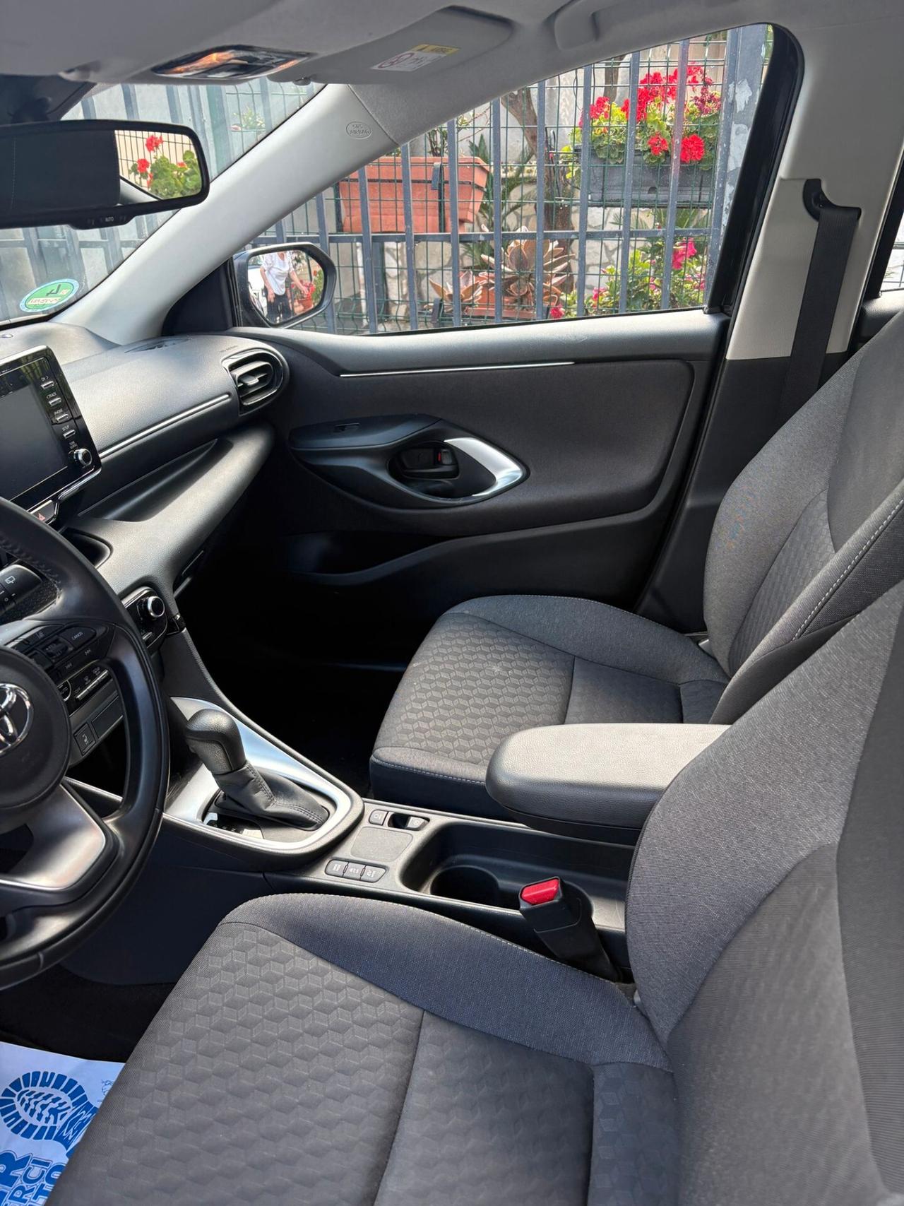Toyota Yaris 1.5 Hybrid 5 porte Lounge design