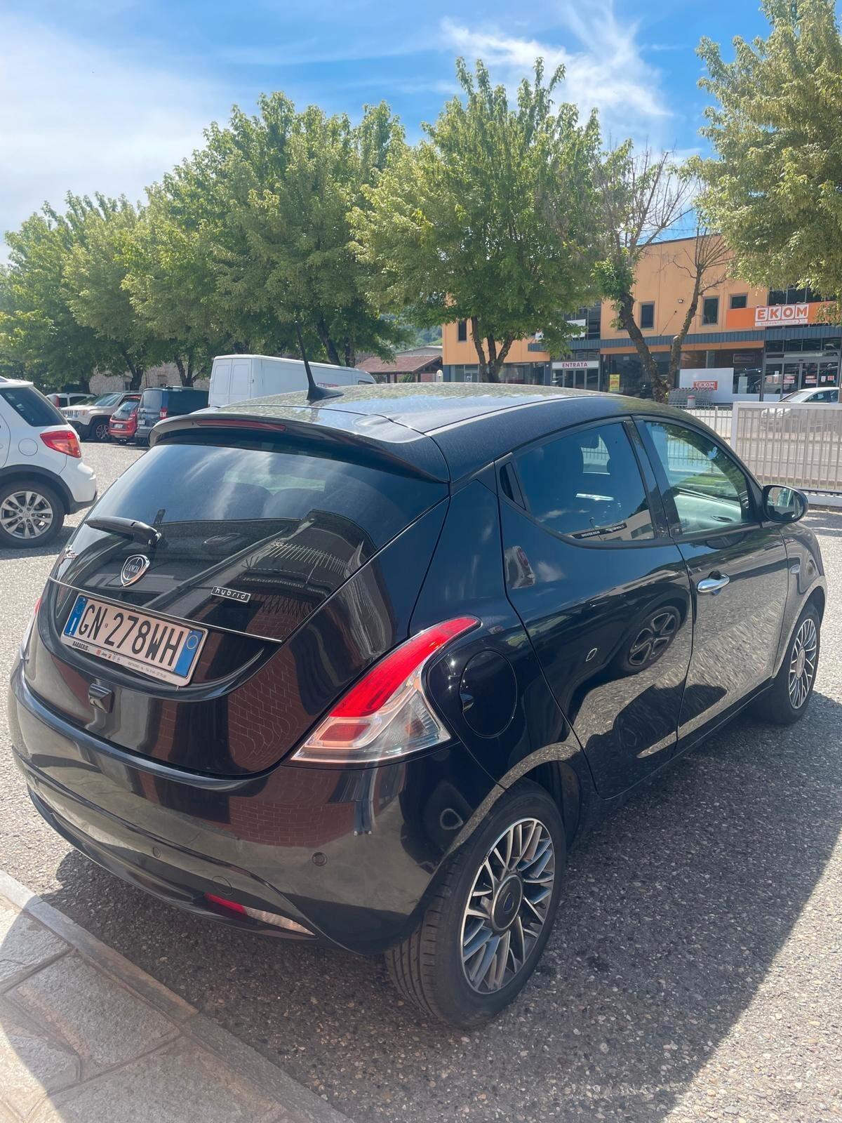 Lancia Ypsilon 1.0 FireFly 5 porte S&S Hybrid Gold Plus