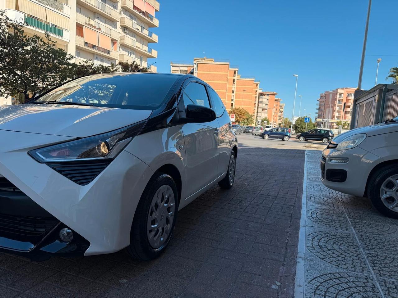 Toyota Aygo Connect 1.0 72 CV 5p 9000KM!!!
