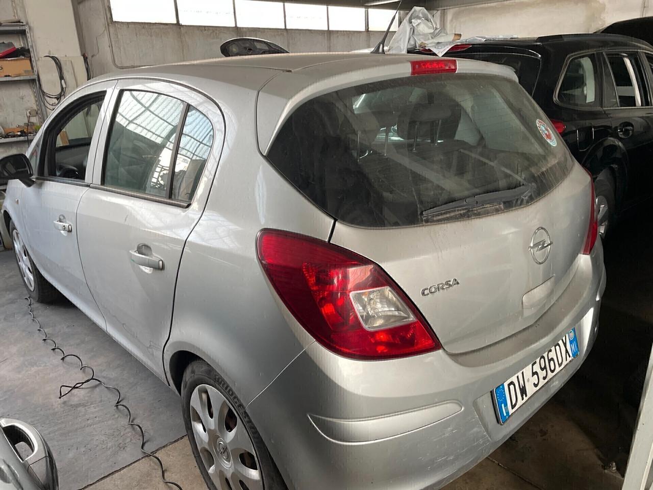 Opel Corsa 1.2 5 porte Cosmo imp.gas km 125.000