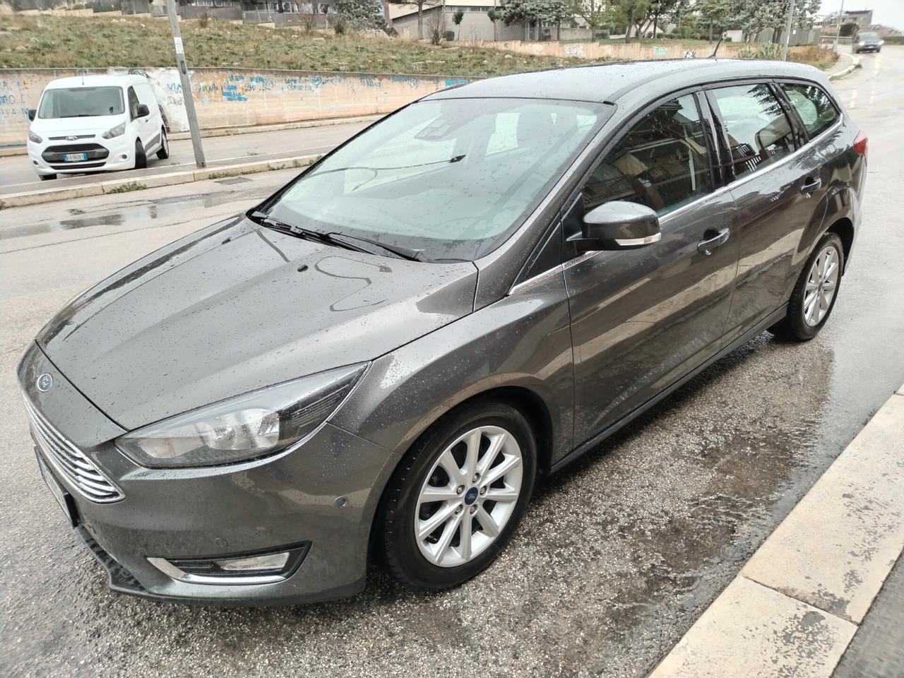 Ford Focus 1.5 TDCi 120 CV cambio automatico navigatore Titanium