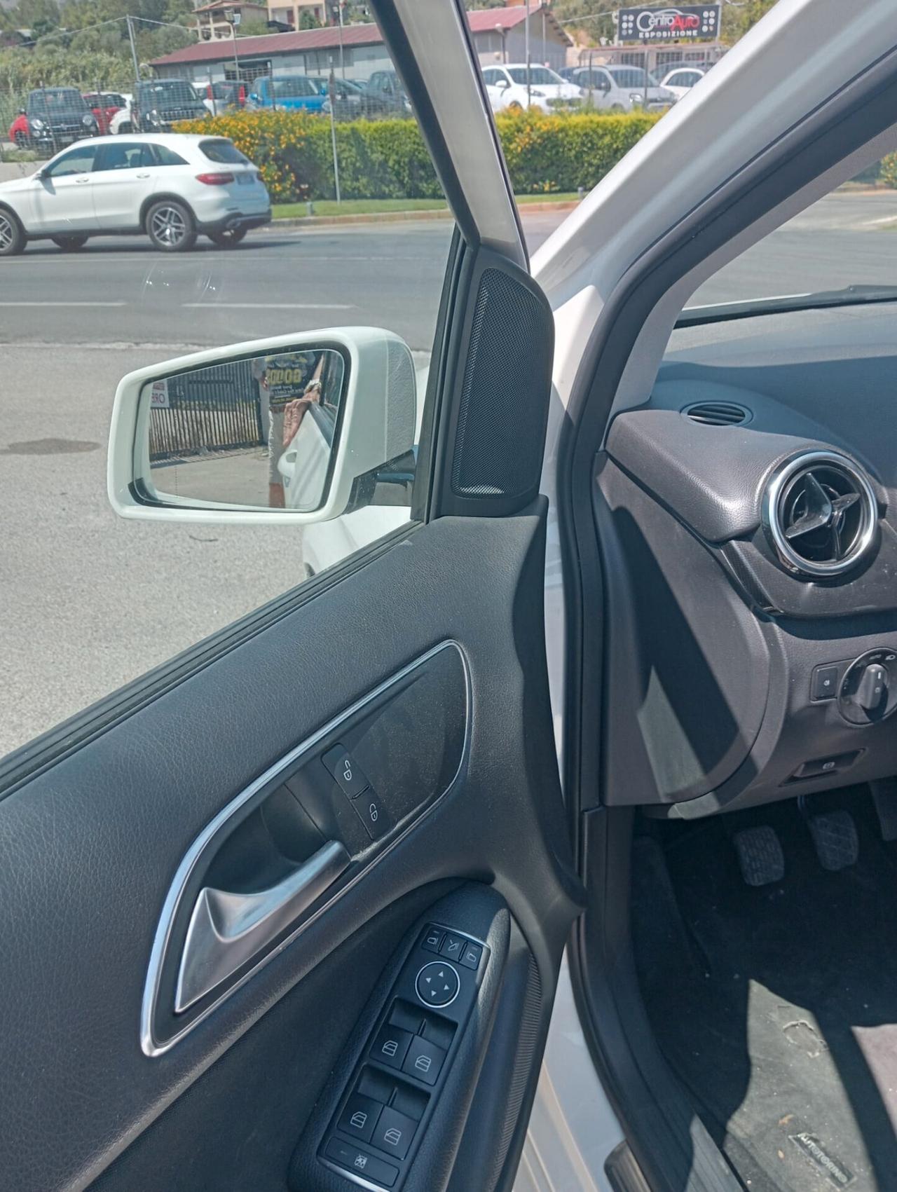 Audi A3 Sedan 1.6 TDI clean diesel quattro edition