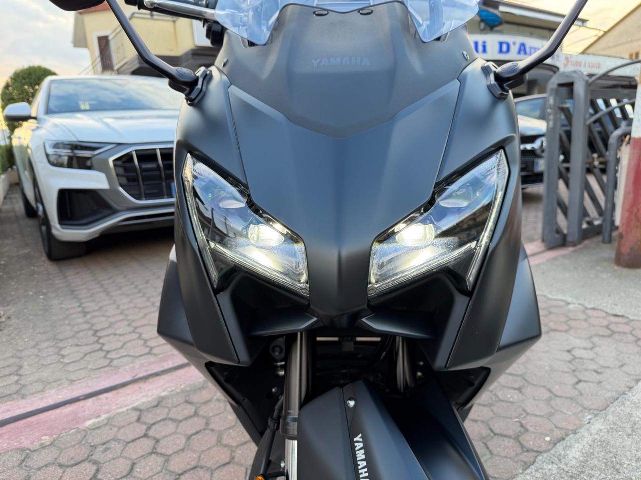 Yamaha TMAX 560 BLACK MAX