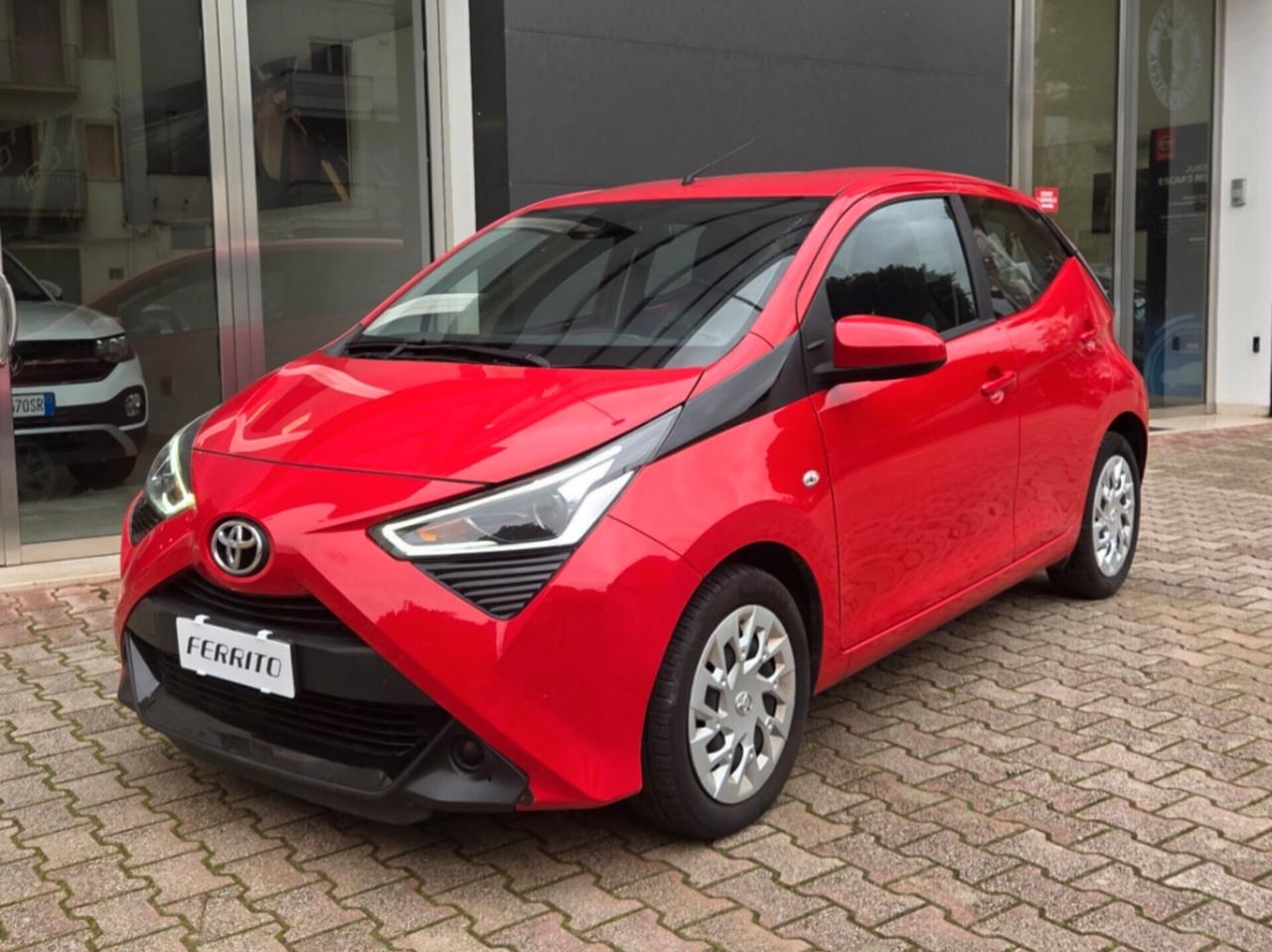 Toyota Aygo Connect 1.0 VVT-i 72 CV 5 porte X-Cool