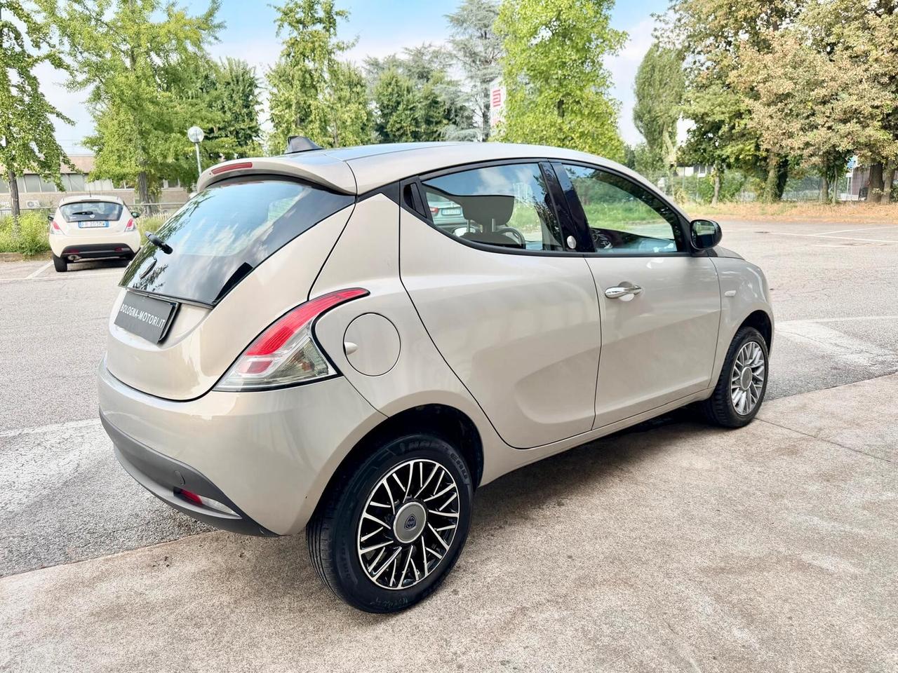 Lancia Ypsilon 0.9 TwinAir 85 CV 5 porte Metano Ecochic Gold
