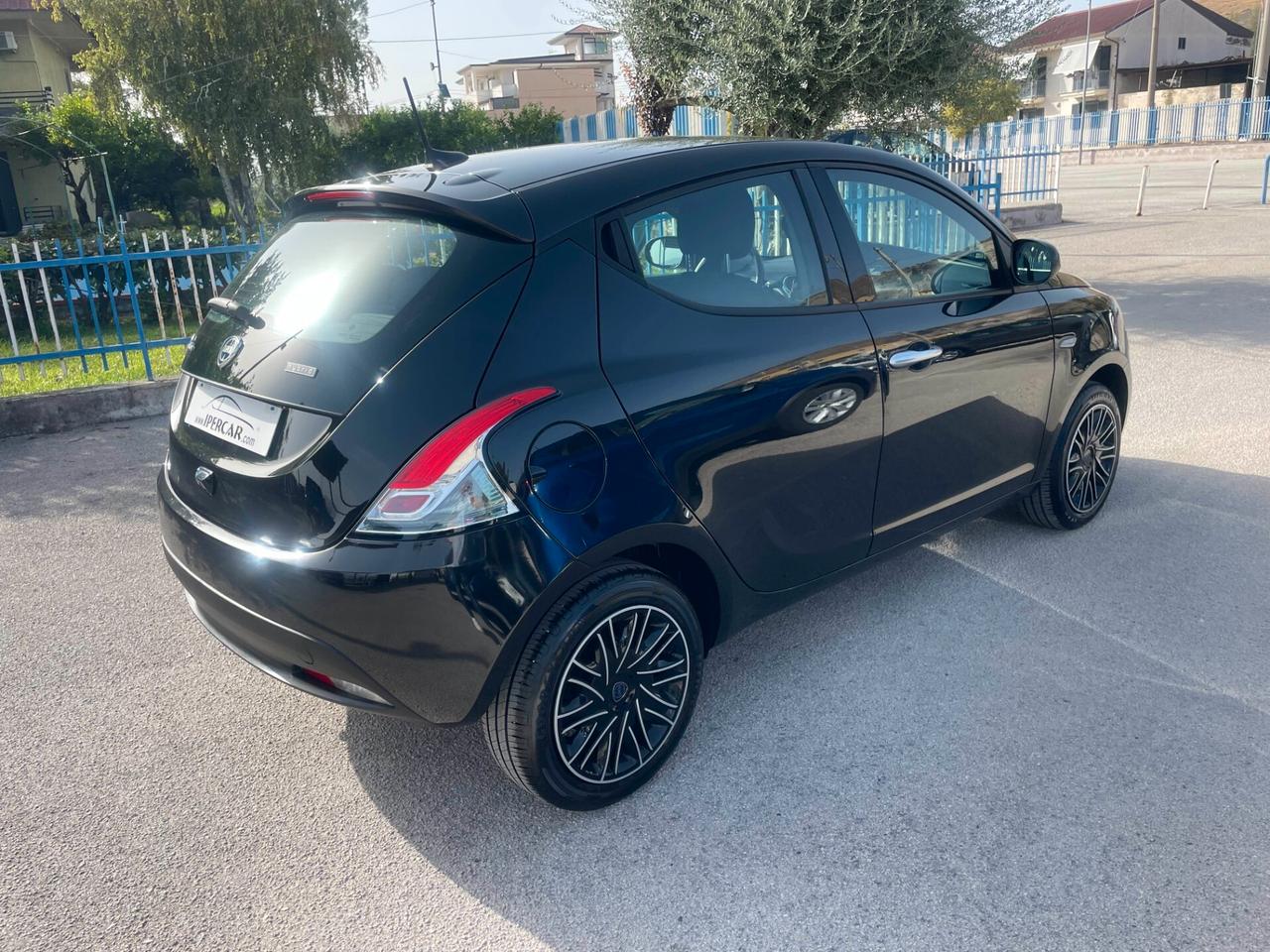 Lancia Ypsilon 1.0 FireFly 5 porte S&S Hybryd Gold