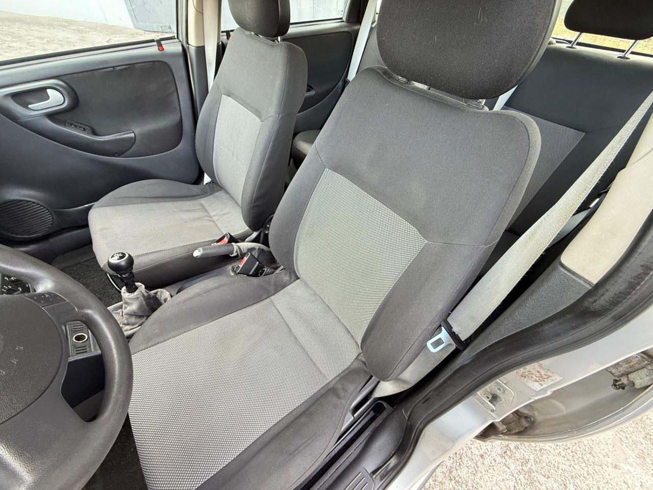 Opel Corsa 1.2 5 porte Cosmo 2006 no blocchi città