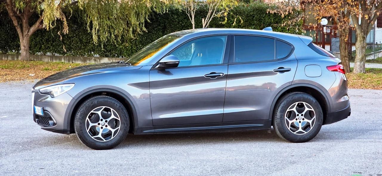 Alfa Romeo Stelvio 2.2 Turbo Diesel 160CV Super AT8 RWD