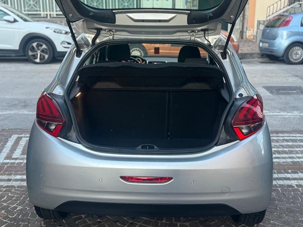 Peugeot 208 PureTech 82 5p. GPL Allure