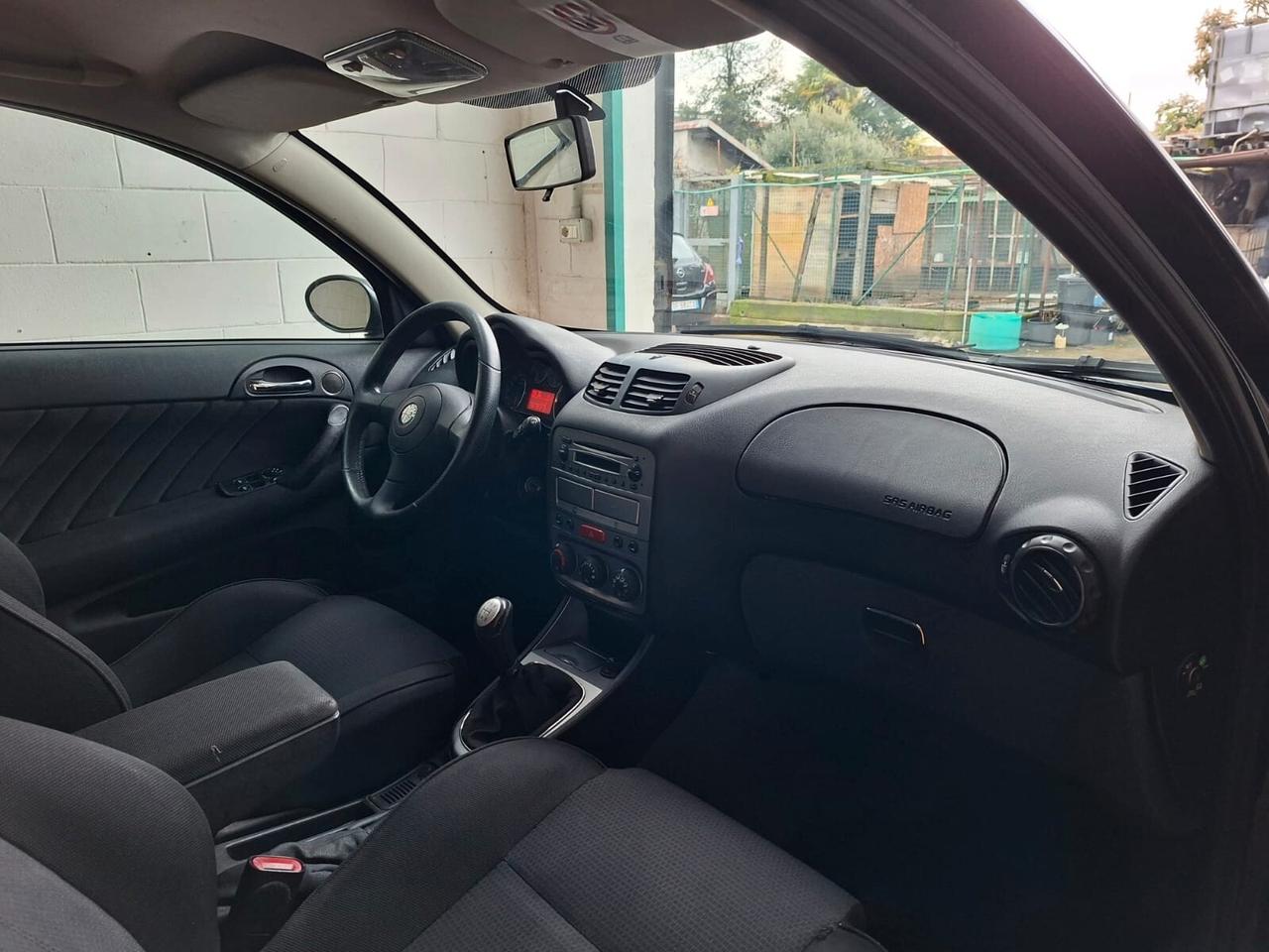 Alfa Romeo 147 3p 1.6 ts 16v BlackLine 105cv, adatta a neop.