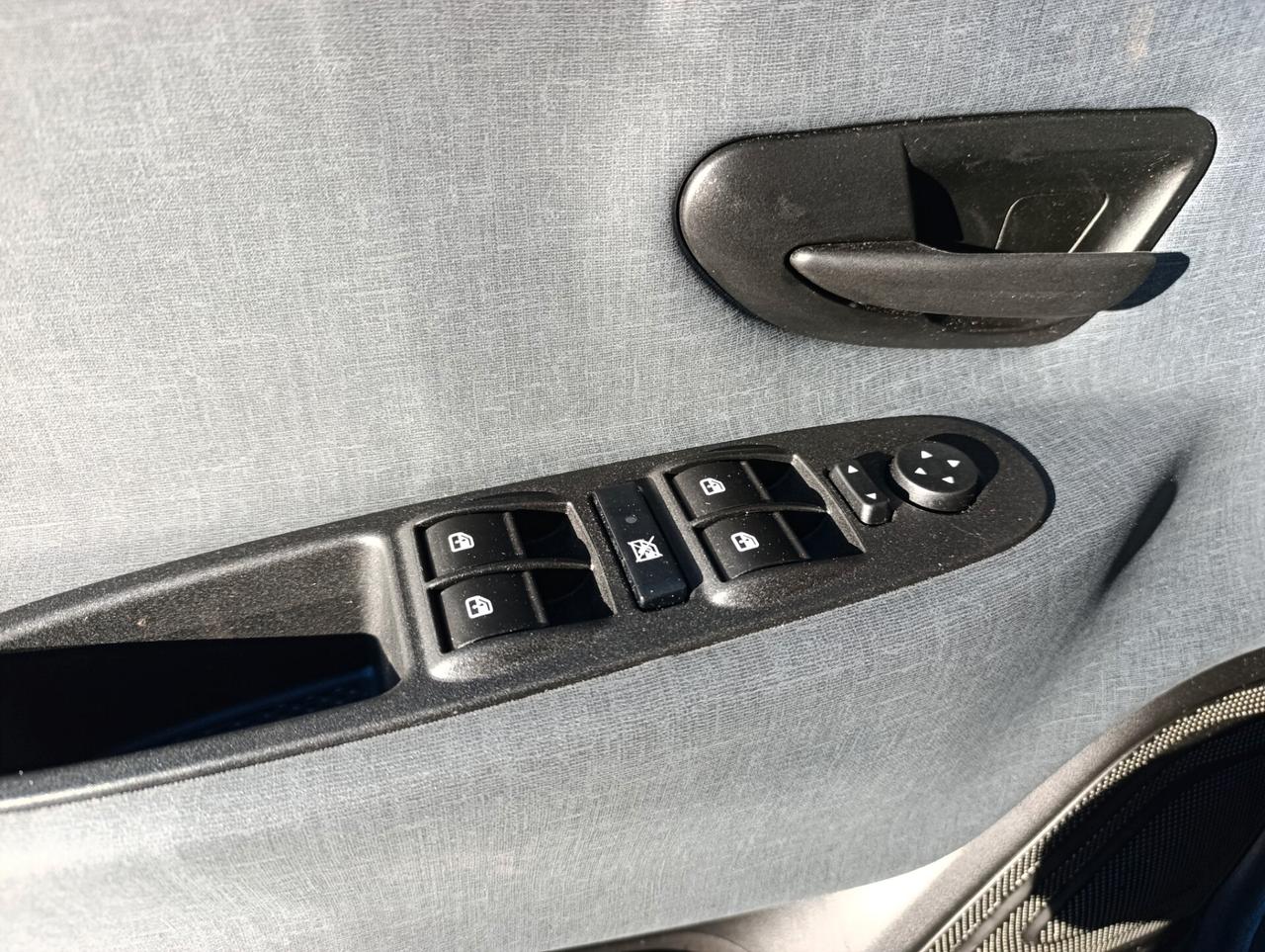 Lancia Ypsilon 1.0 S&S Hybrid Gold --6000 km--