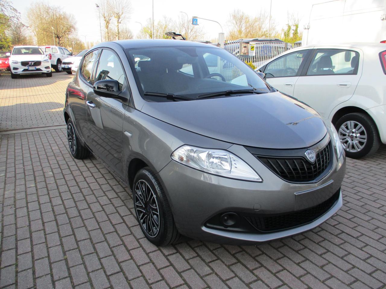 Lancia Ypsilon 1.0 Hybrid Silver Plus - Ok Neopat./Bluetooth
