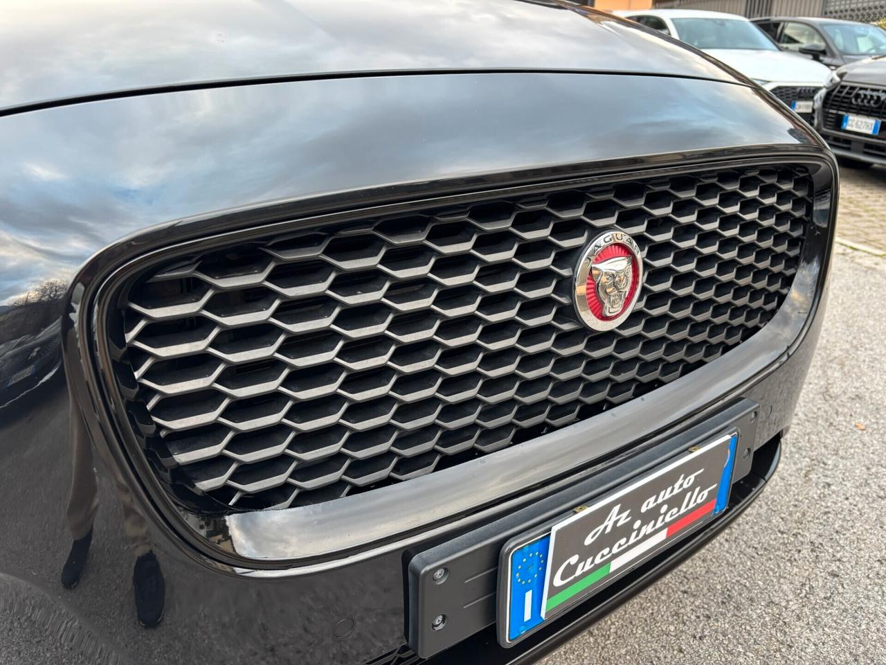Jaguar E-Pace 2.0D 150 CV AWD R-Dynamic TOTAL BLACK my 20