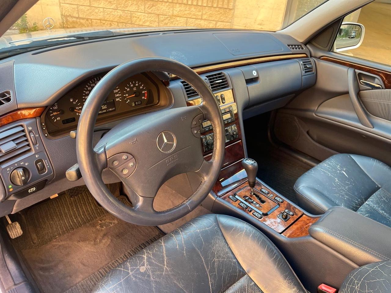 Mercedes-benz E 200 cat Station Wagon Avantgarde