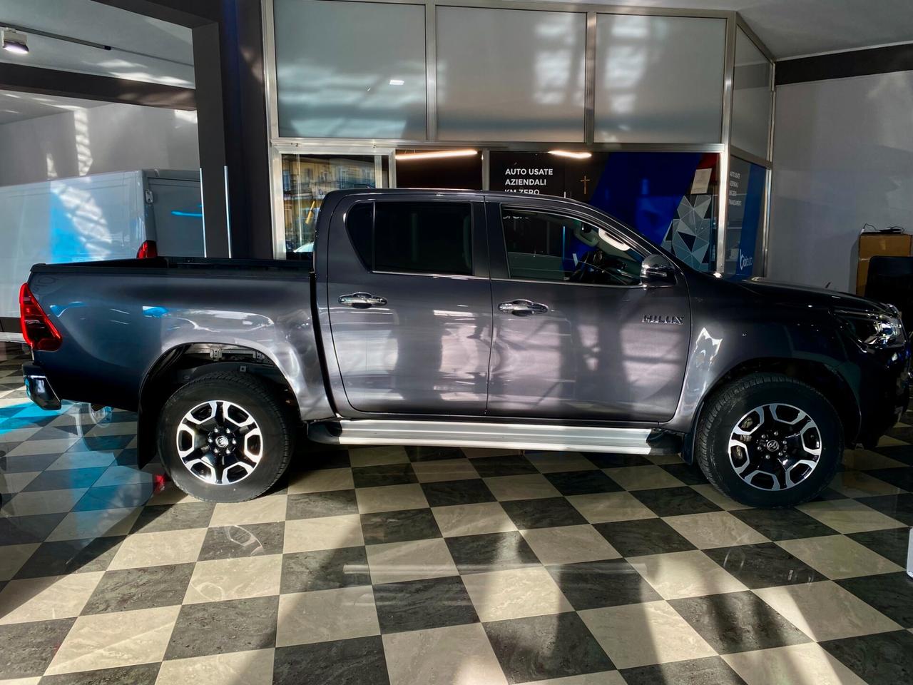 Toyota Hilux 2.4 D-4D A/T 4WD 4 porte Double Cab Lounge-2024