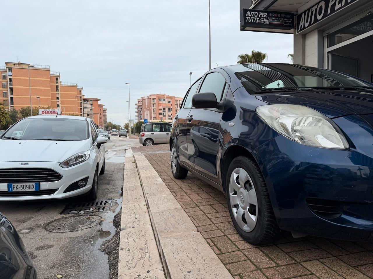 Toyota Yaris 1.0 5 porte Sol