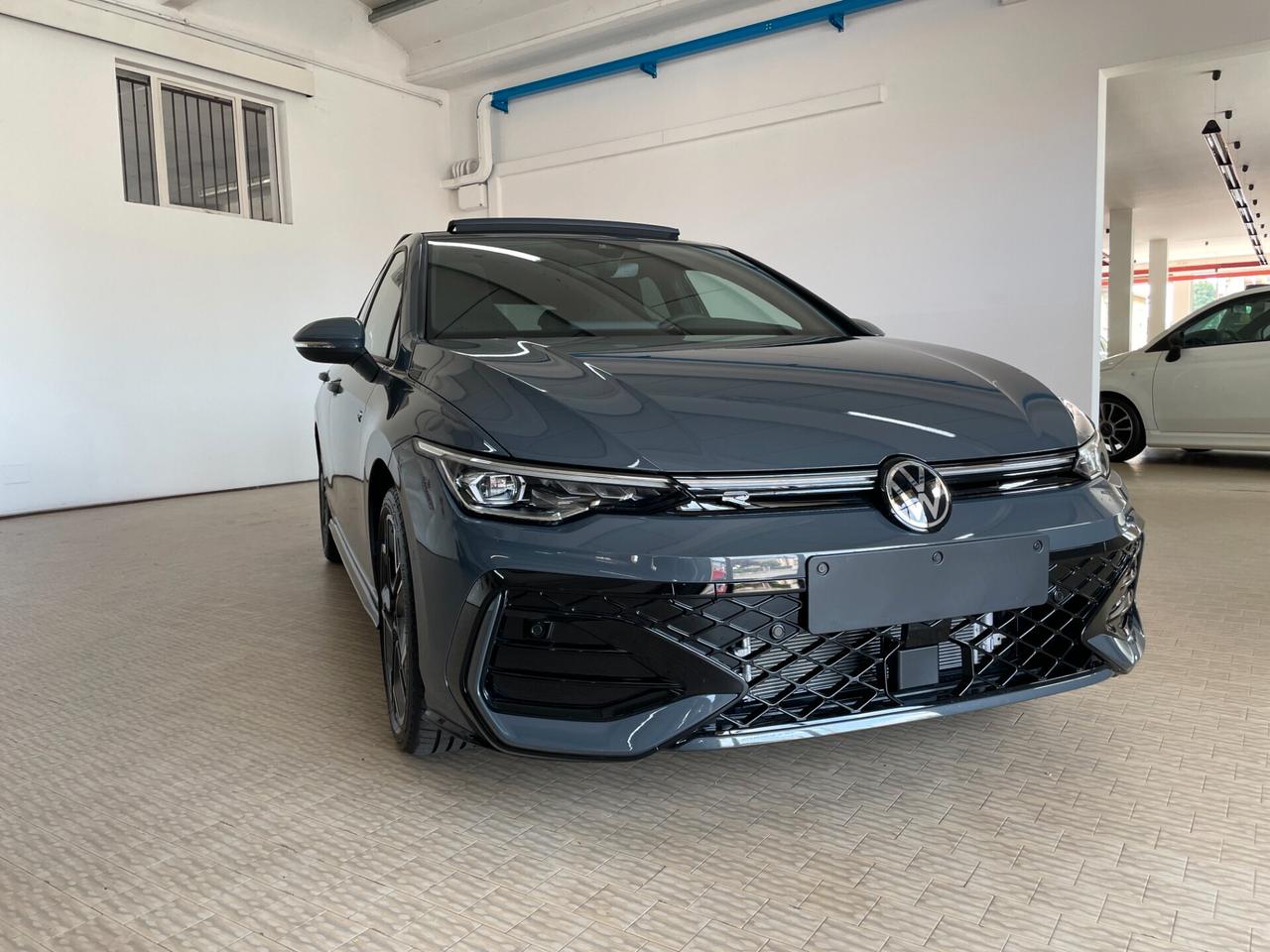 Volkswagen Golf 2.0 TDI 150 CV DSG R-Line Km0 Tetto aprib.