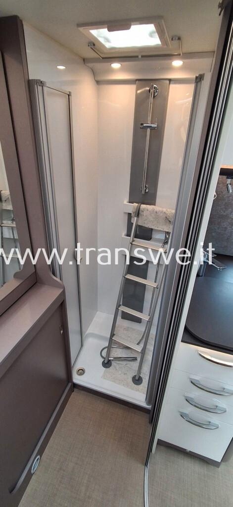 Bürstner Lyseo 684G Ampia zona giorno e bagno in coda