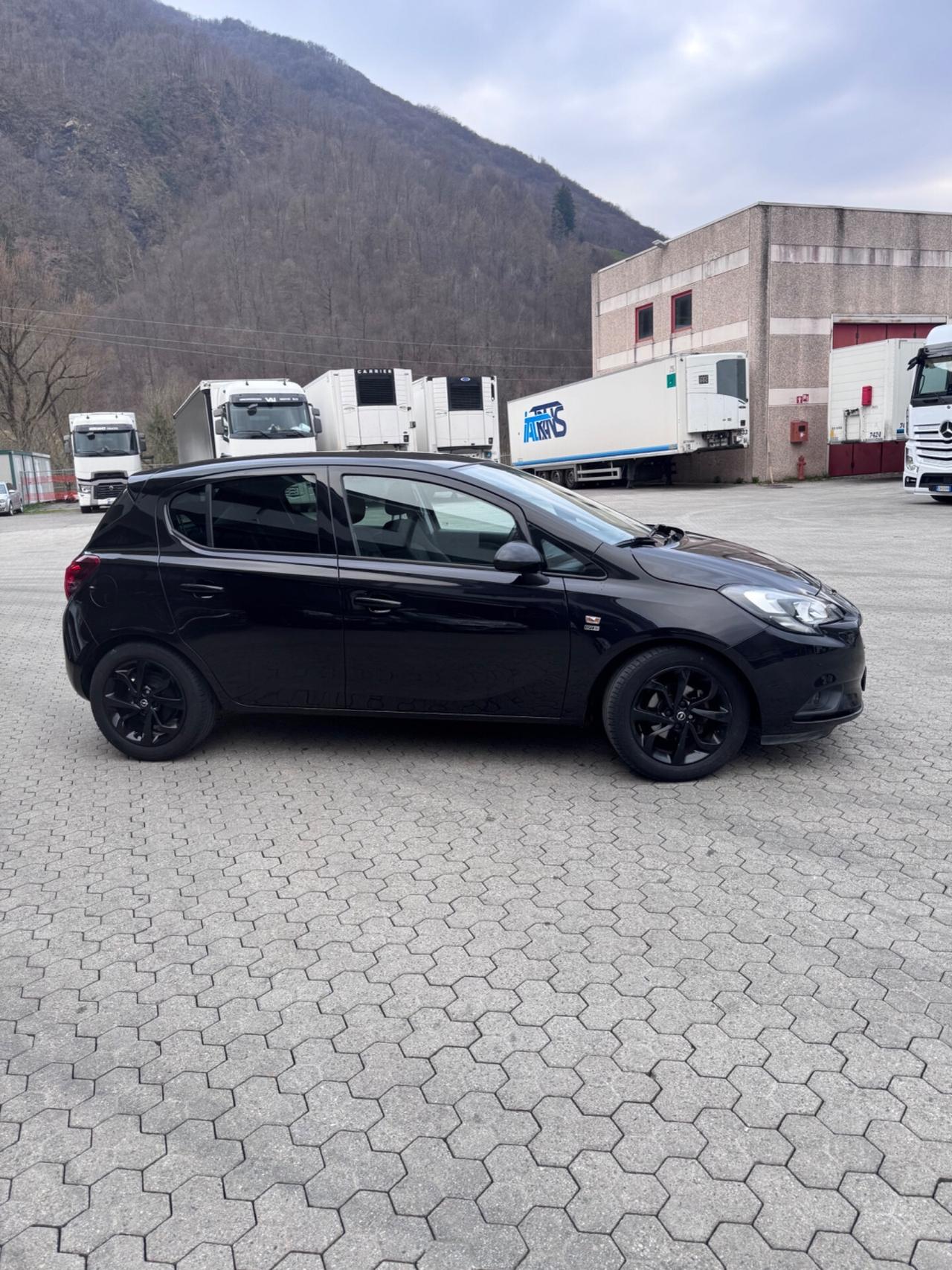Opel Corsa 1.2 5 porte Black Edition