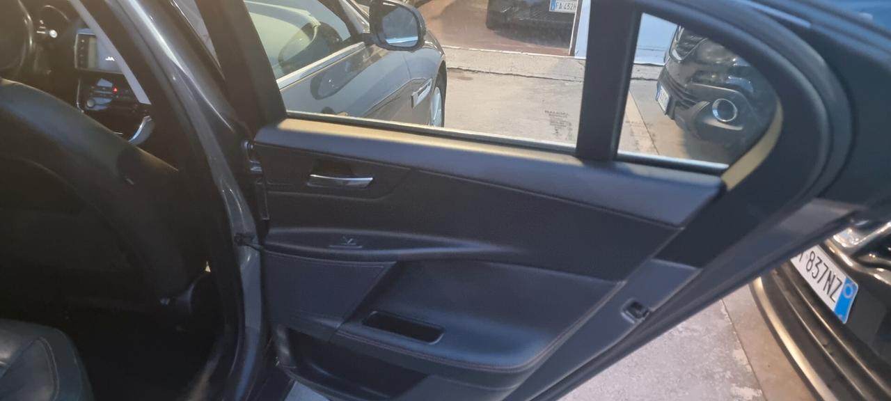 Jaguar XE 2.0 D Turbo aut. Pure PELLE NAVI