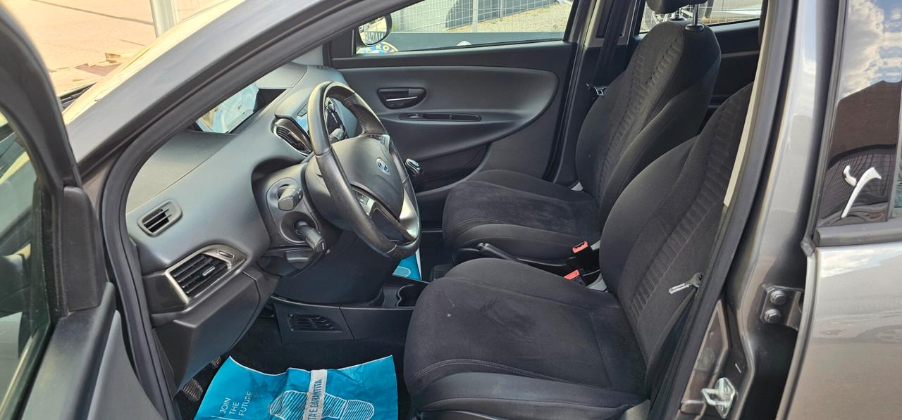 Lancia Ypsilon 1.2 69 CV 5 porte S&S Gold