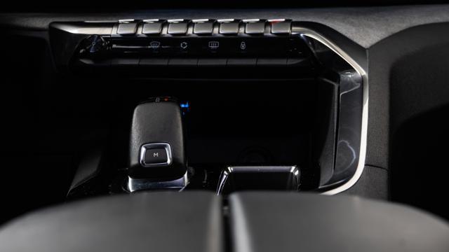 PEUGEOT 3008 BlueHDi 130 S&S EAT8 IVA UNIPRO