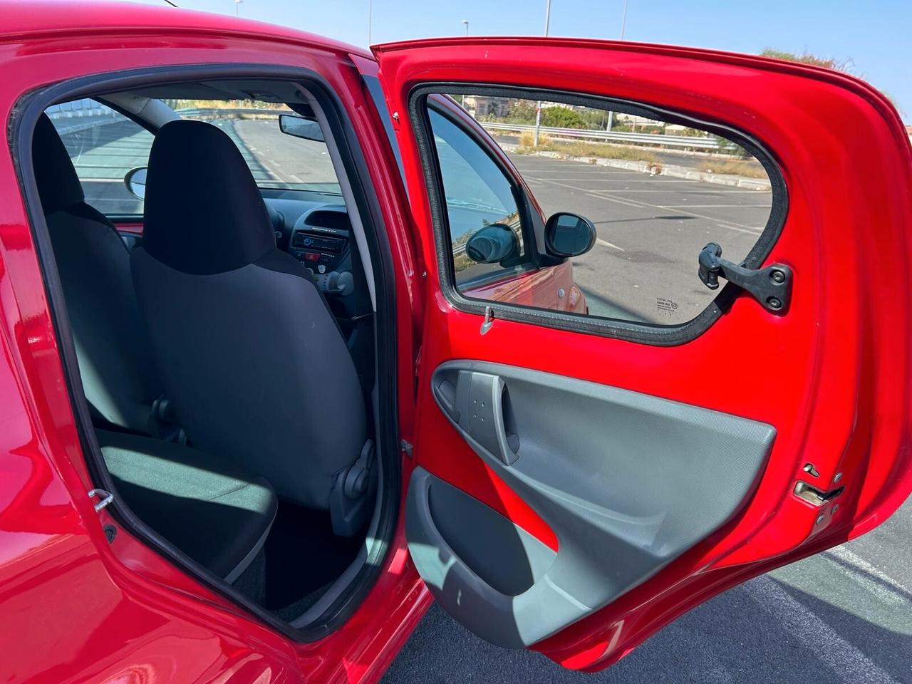 TOYOTA AYGO 1.0 BENZINA – 5 PORTE – SOLO 47.000 KM – CONDIZIONI DA VETRINA!
